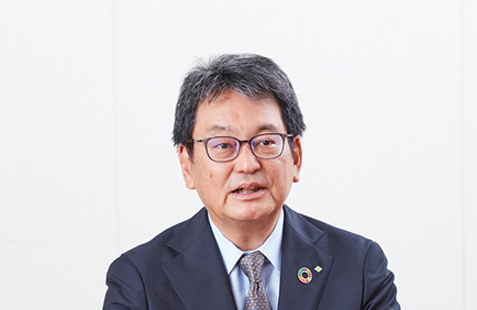 財務経理統轄役員写真