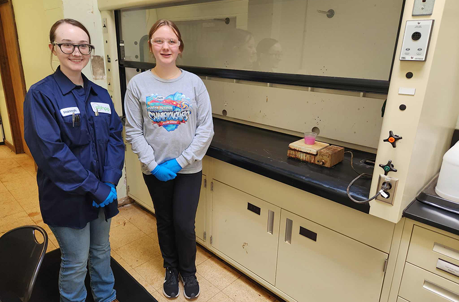 Welcoming local chemistry students for internships