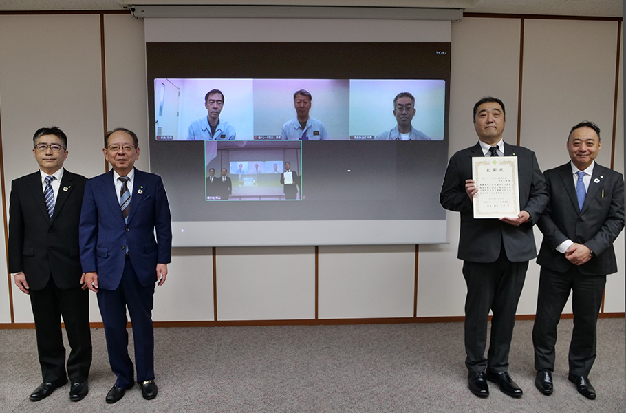 Award presented to S.B. Sheet Waterproof Systems Co., Ltd. (Nara Plant)